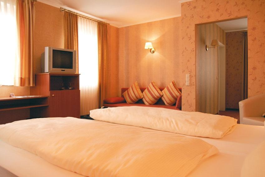 Gasthaus Zur Rebe Меринг Экстерьер фото