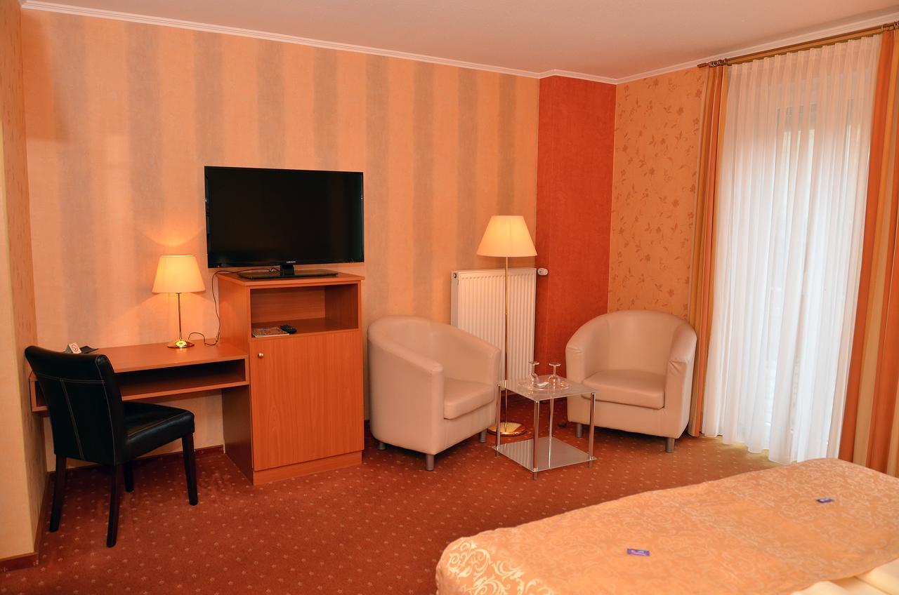 Gasthaus Zur Rebe Меринг Экстерьер фото